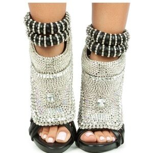 Azalea Wang Heels size 7.5 runs small flaws on the toe part of shoes used